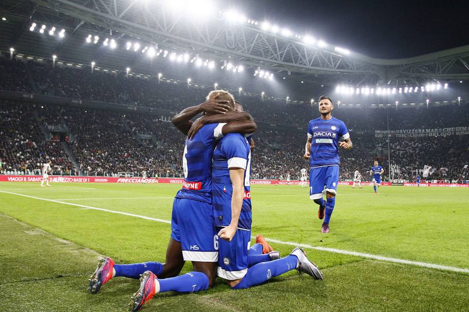 La gioia dei giocatori dell&#39;Udinese dopo lo 0-1. Lapresse